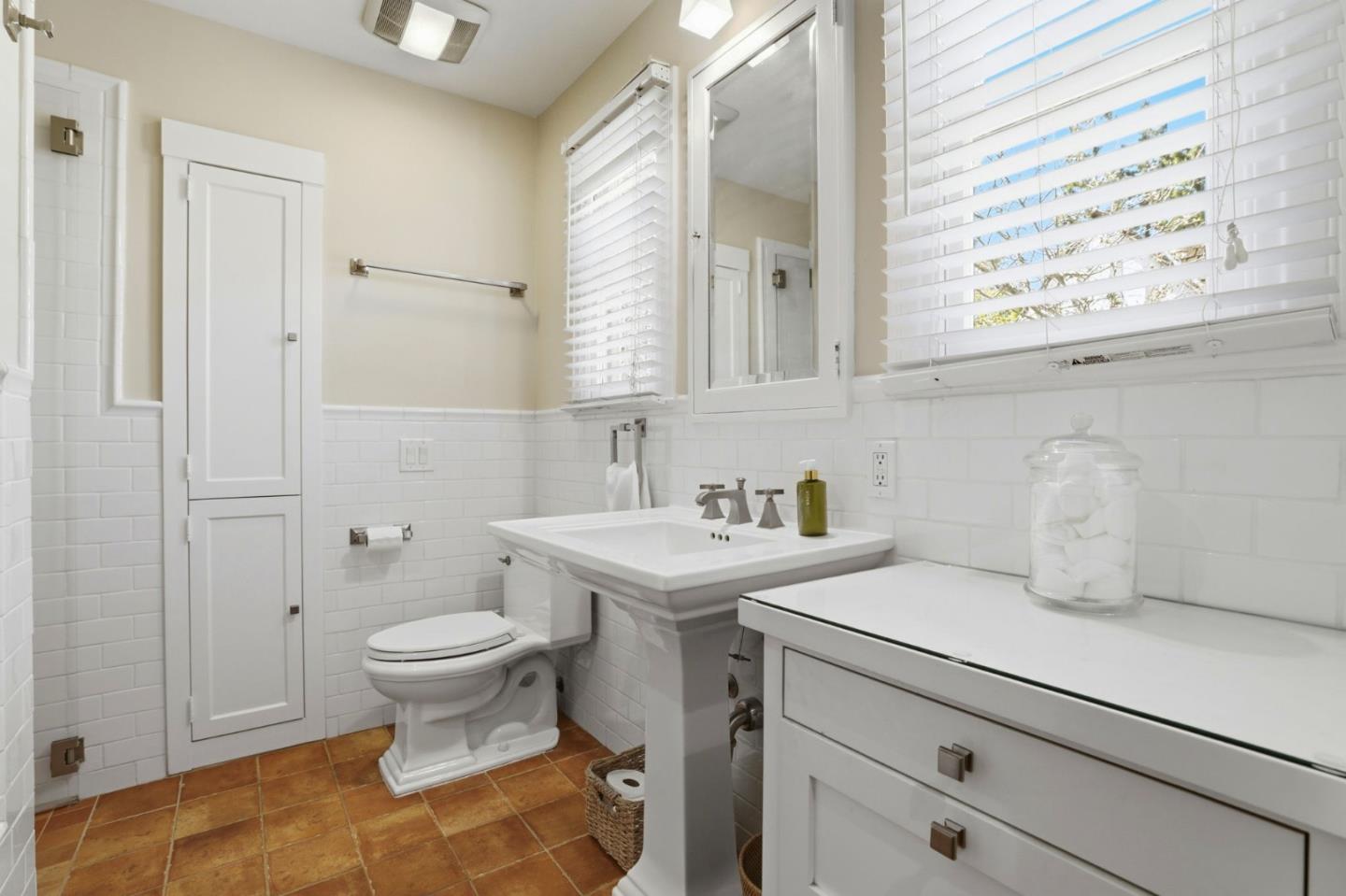 Detail Gallery Image 25 of 53 For 566 E Crescent Dr, Palo Alto,  CA 94301 - 5 Beds | 4 Baths