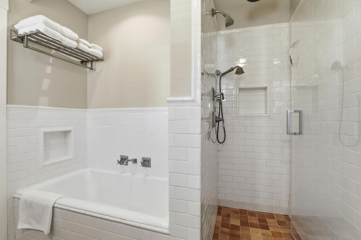 Detail Gallery Image 26 of 53 For 566 E Crescent Dr, Palo Alto,  CA 94301 - 5 Beds | 4 Baths