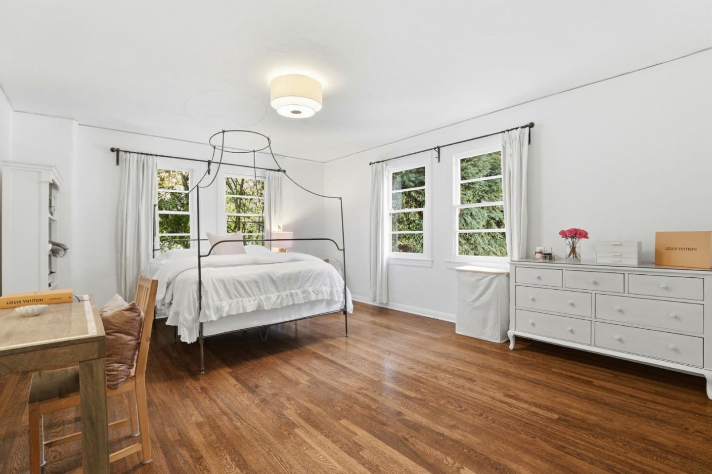 Detail Gallery Image 29 of 53 For 566 E Crescent Dr, Palo Alto,  CA 94301 - 5 Beds | 4 Baths