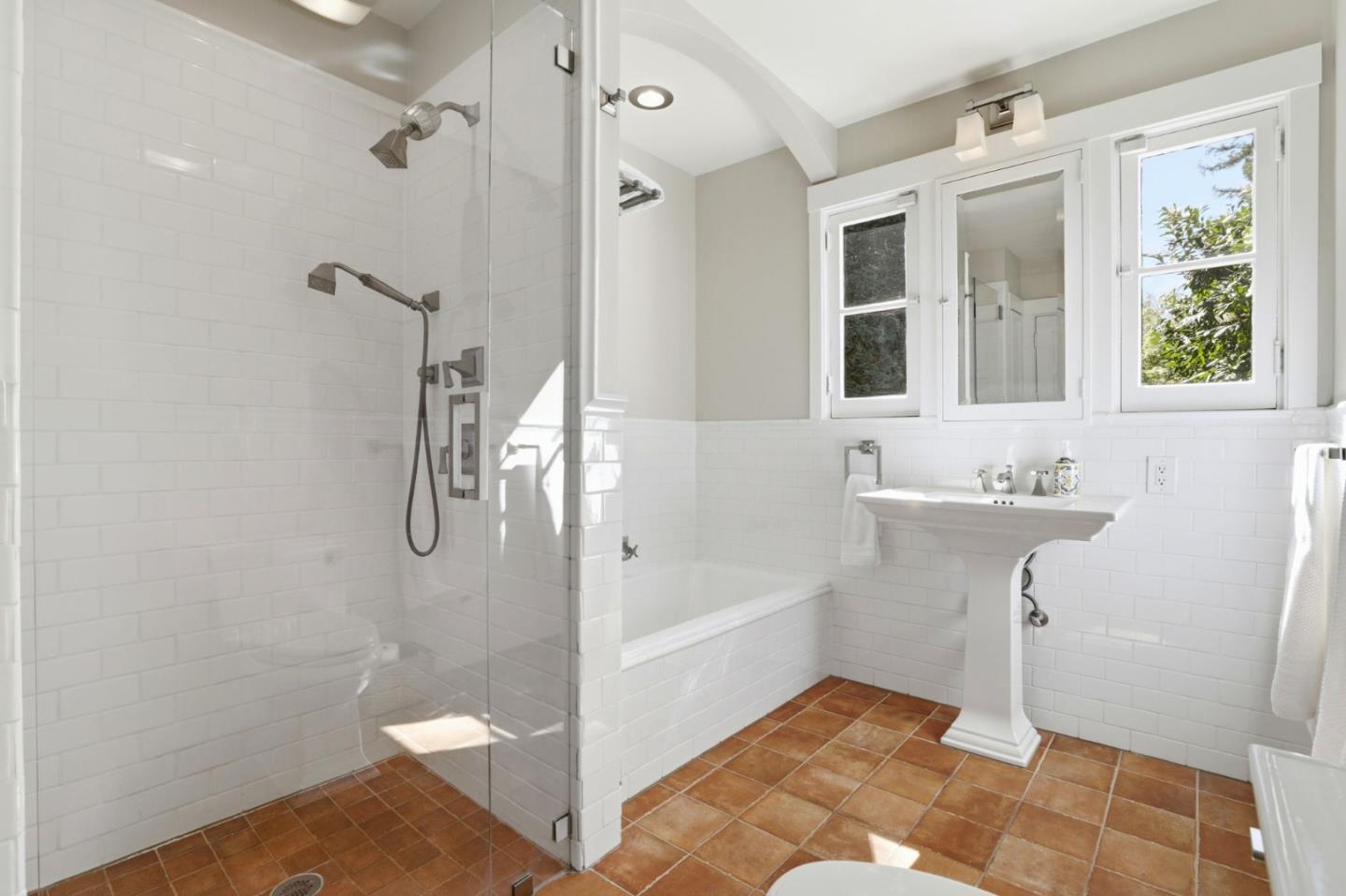 Detail Gallery Image 33 of 53 For 566 E Crescent Dr, Palo Alto,  CA 94301 - 5 Beds | 4 Baths