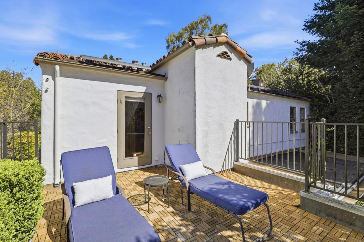 Detail Gallery Image 34 of 53 For 566 E Crescent Dr, Palo Alto,  CA 94301 - 5 Beds | 4 Baths