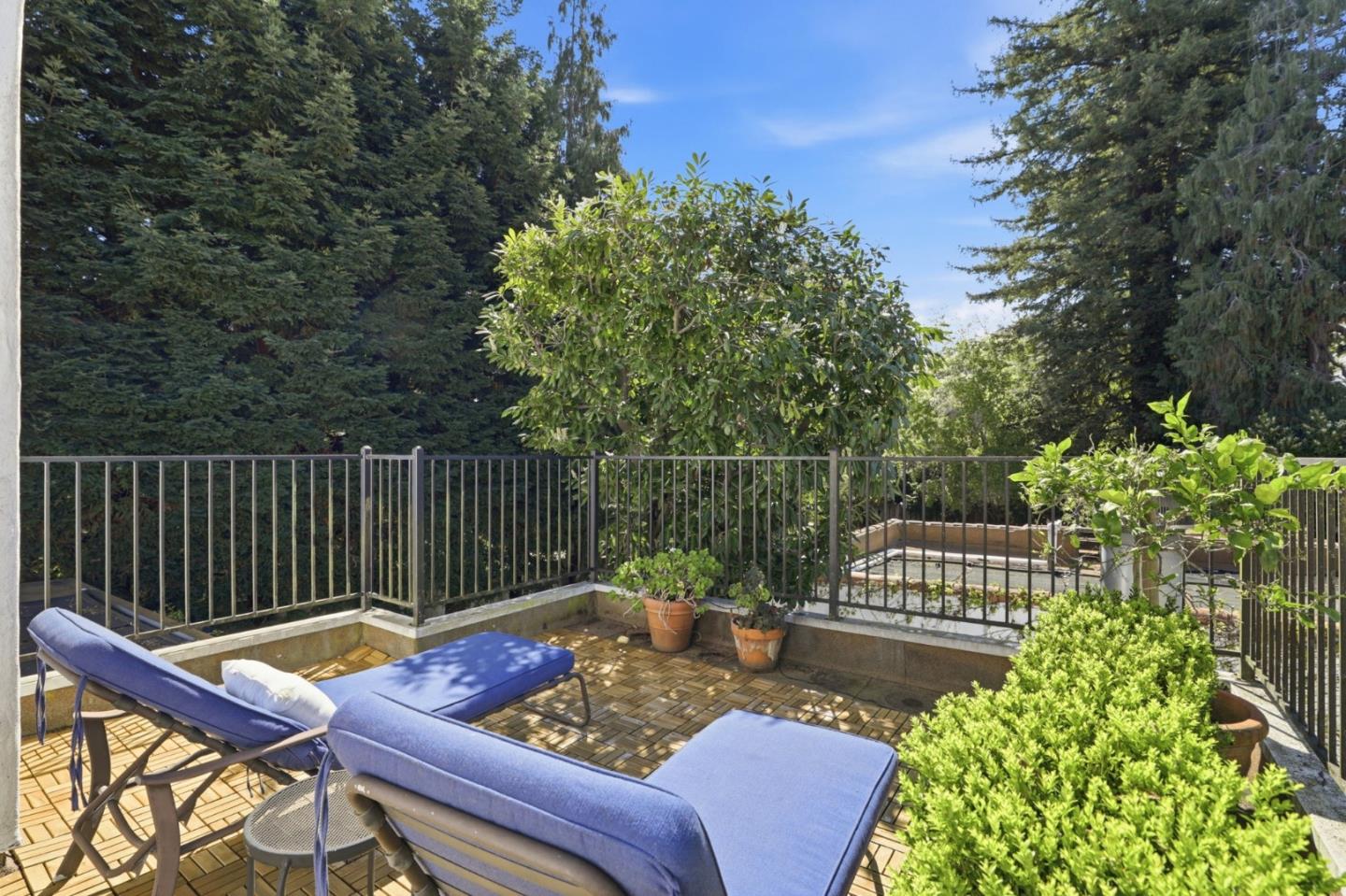 Detail Gallery Image 35 of 53 For 566 E Crescent Dr, Palo Alto,  CA 94301 - 5 Beds | 4 Baths