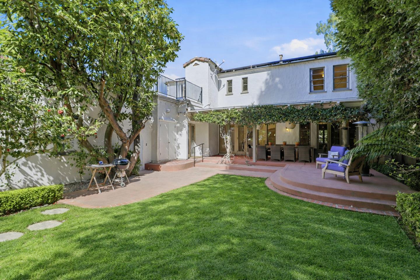 Detail Gallery Image 37 of 53 For 566 E Crescent Dr, Palo Alto,  CA 94301 - 5 Beds | 4 Baths