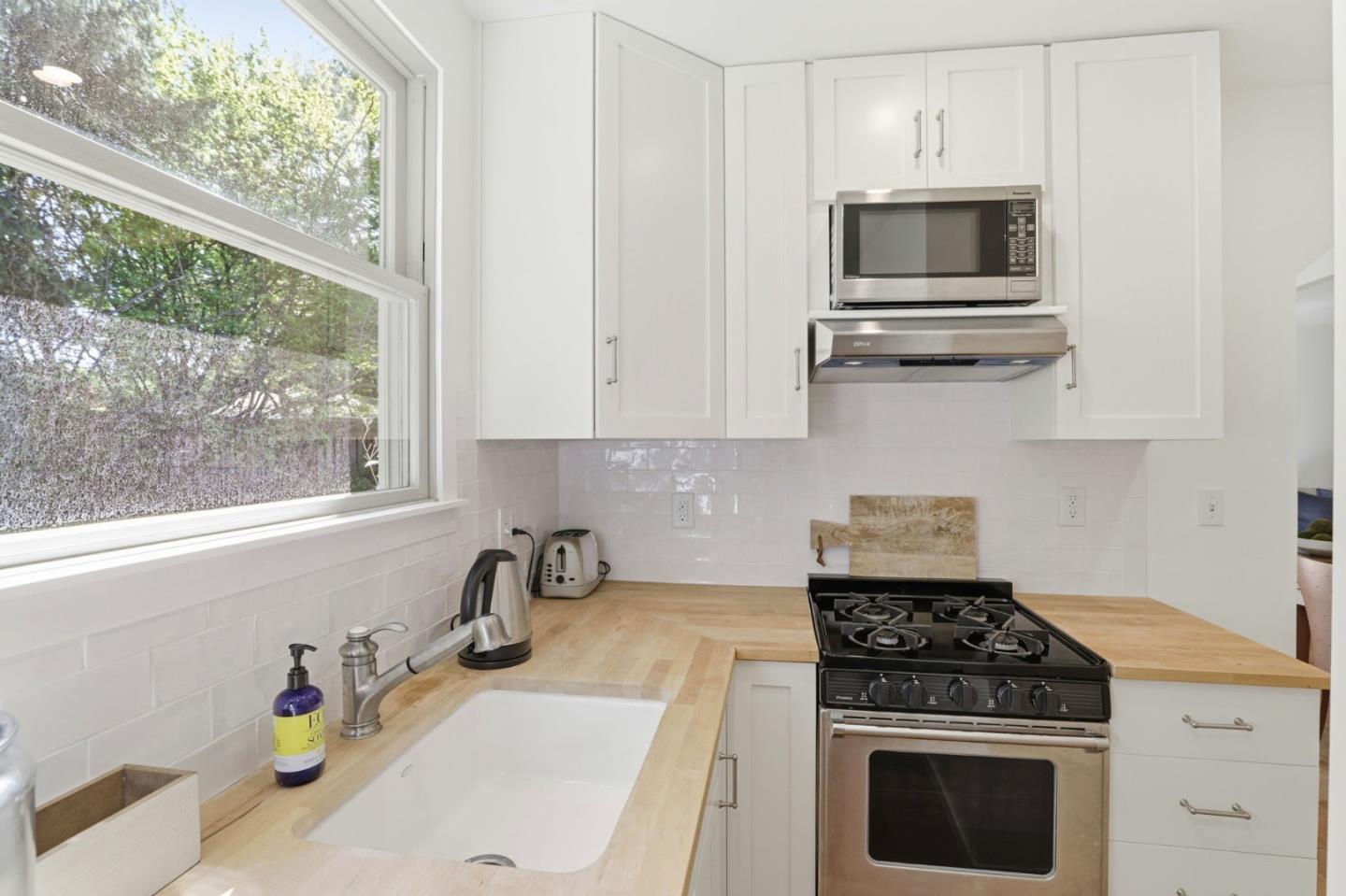 Detail Gallery Image 42 of 53 For 566 E Crescent Dr, Palo Alto,  CA 94301 - 5 Beds | 4 Baths