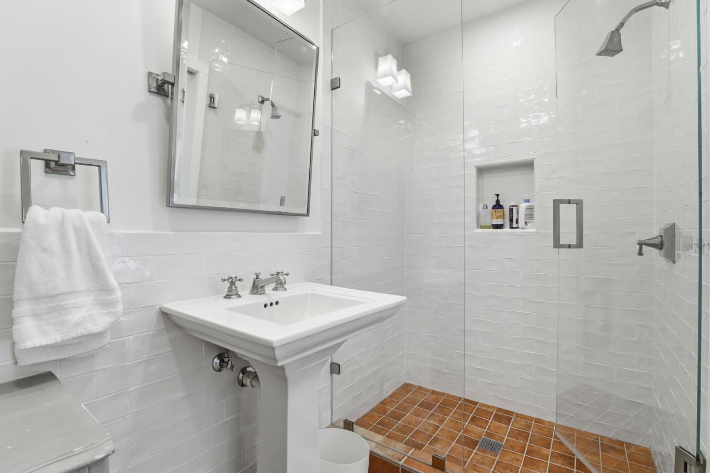 Detail Gallery Image 43 of 53 For 566 E Crescent Dr, Palo Alto,  CA 94301 - 5 Beds | 4 Baths