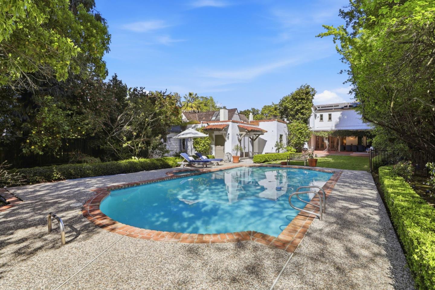 Detail Gallery Image 48 of 53 For 566 E Crescent Dr, Palo Alto,  CA 94301 - 5 Beds | 4 Baths