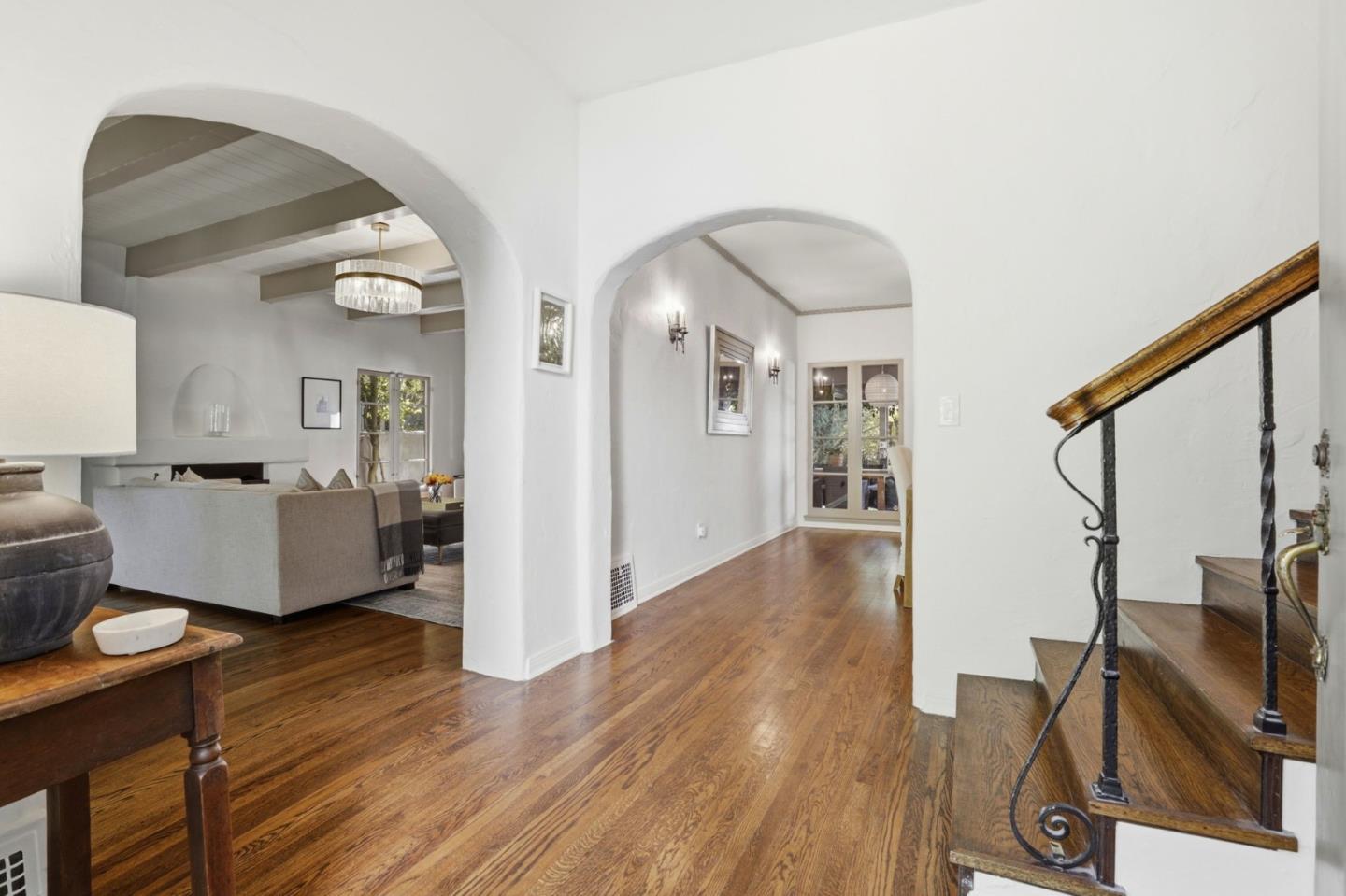 Detail Gallery Image 5 of 53 For 566 E Crescent Dr, Palo Alto,  CA 94301 - 5 Beds | 4 Baths