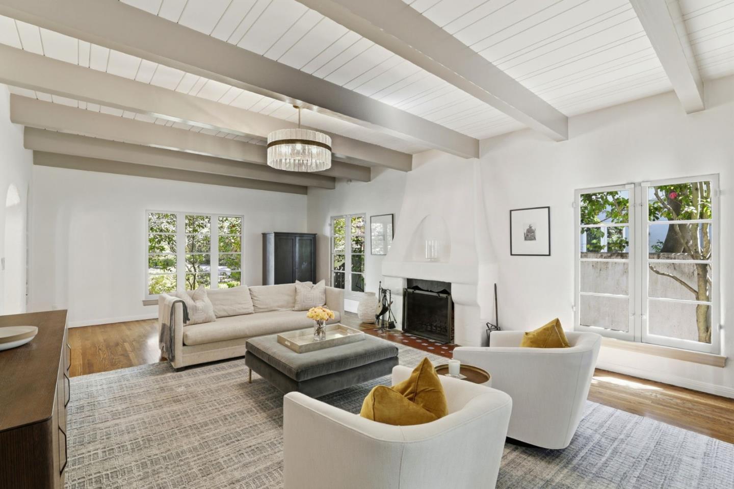 Detail Gallery Image 7 of 53 For 566 E Crescent Dr, Palo Alto,  CA 94301 - 5 Beds | 4 Baths