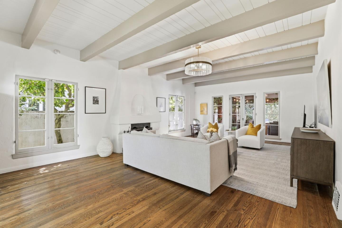 Detail Gallery Image 8 of 53 For 566 E Crescent Dr, Palo Alto,  CA 94301 - 5 Beds | 4 Baths