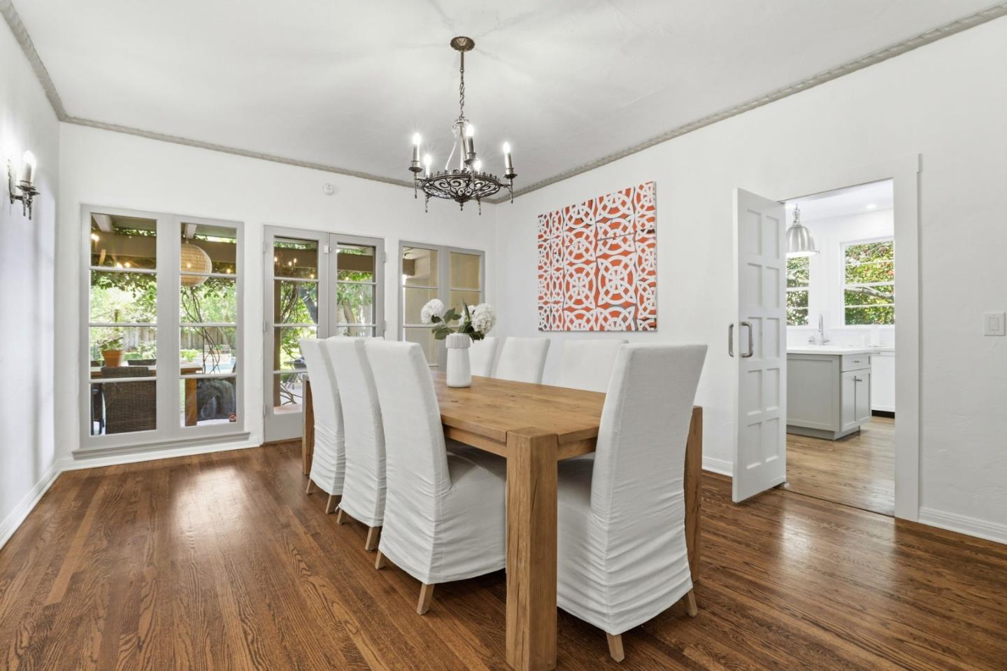 Detail Gallery Image 9 of 53 For 566 E Crescent Dr, Palo Alto,  CA 94301 - 5 Beds | 4 Baths