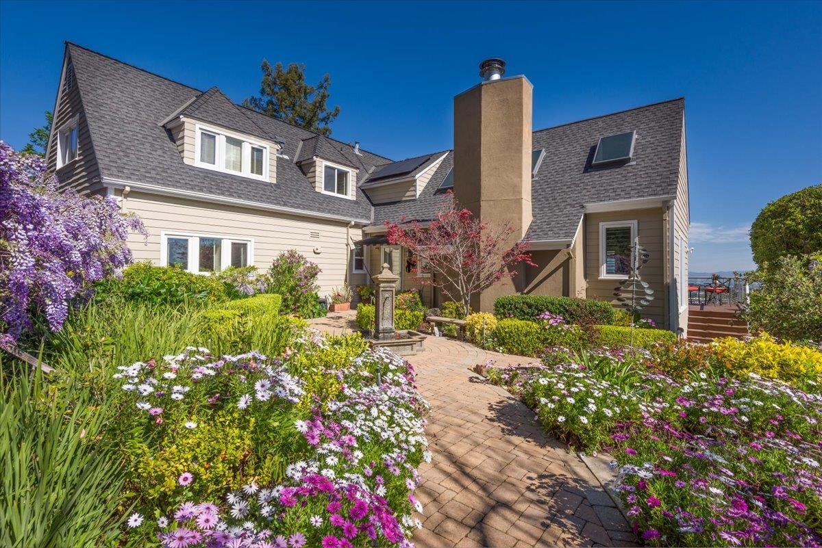 Detail Gallery Image 10 of 75 For 819 Holly Rd, Belmont,  CA 94002 - 4 Beds | 3 Baths