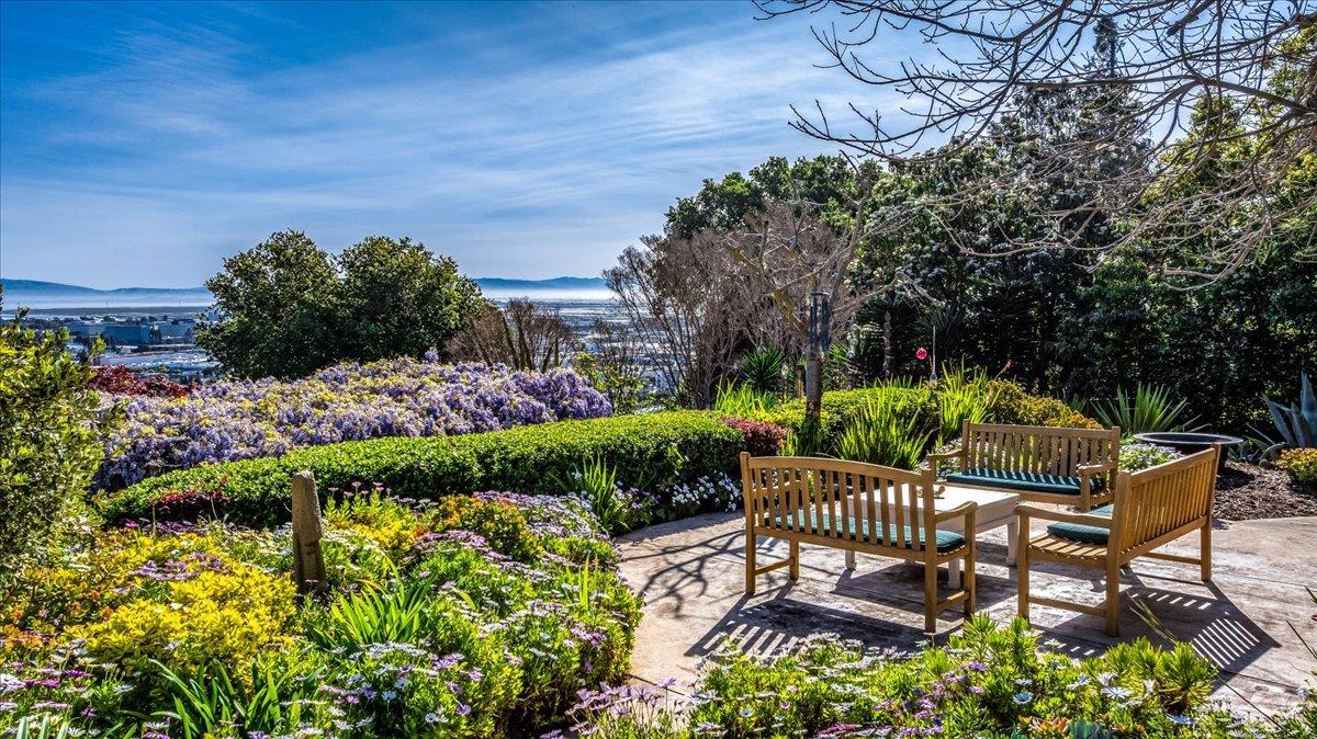 Detail Gallery Image 11 of 75 For 819 Holly Rd, Belmont,  CA 94002 - 4 Beds | 3 Baths