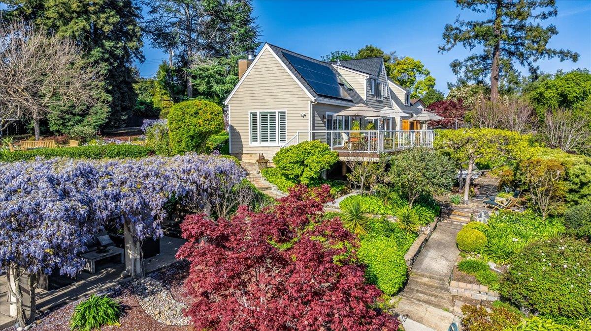 Detail Gallery Image 14 of 75 For 819 Holly Rd, Belmont,  CA 94002 - 4 Beds | 3 Baths