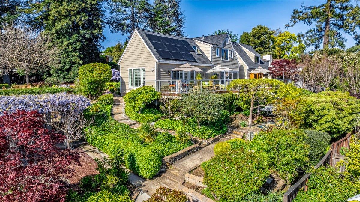 Detail Gallery Image 15 of 75 For 819 Holly Rd, Belmont,  CA 94002 - 4 Beds | 3 Baths