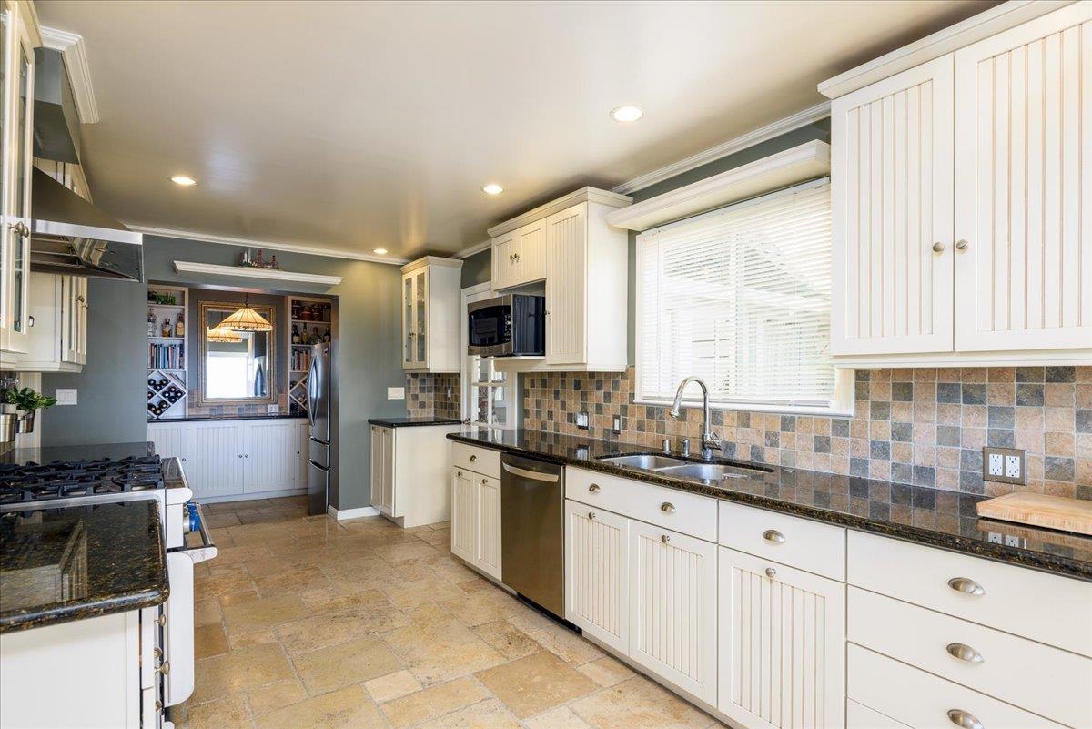 Detail Gallery Image 26 of 75 For 819 Holly Rd, Belmont,  CA 94002 - 4 Beds | 3 Baths