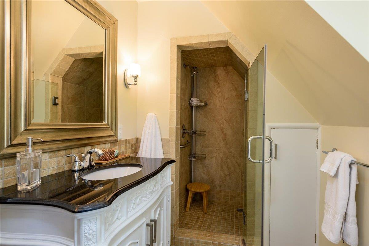 Detail Gallery Image 34 of 75 For 819 Holly Rd, Belmont,  CA 94002 - 4 Beds | 3 Baths