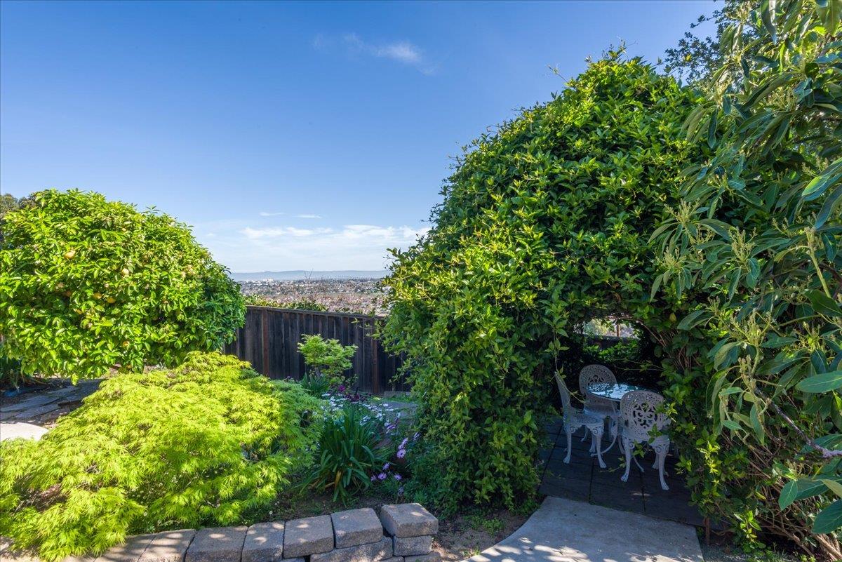 Detail Gallery Image 56 of 75 For 819 Holly Rd, Belmont,  CA 94002 - 4 Beds | 3 Baths