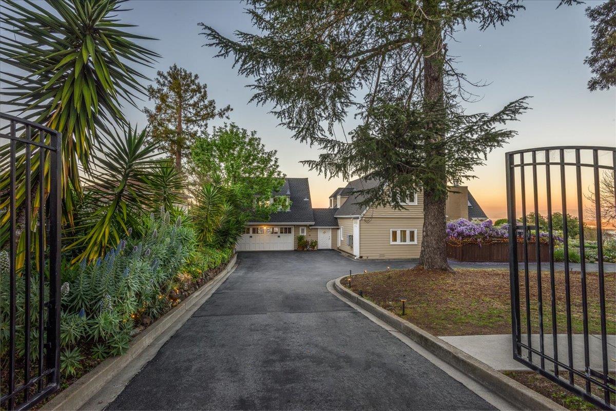 Detail Gallery Image 61 of 75 For 819 Holly Rd, Belmont,  CA 94002 - 4 Beds | 3 Baths