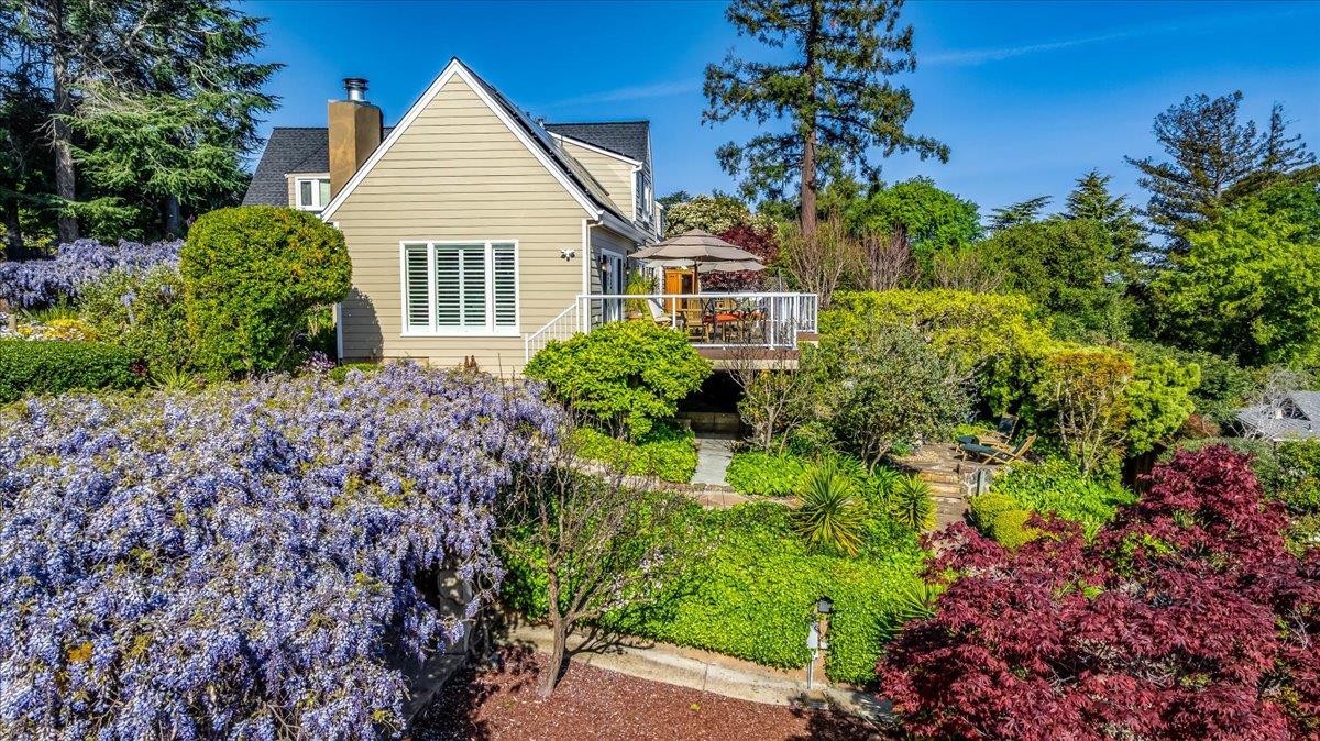 Detail Gallery Image 9 of 75 For 819 Holly Rd, Belmont,  CA 94002 - 4 Beds | 3 Baths