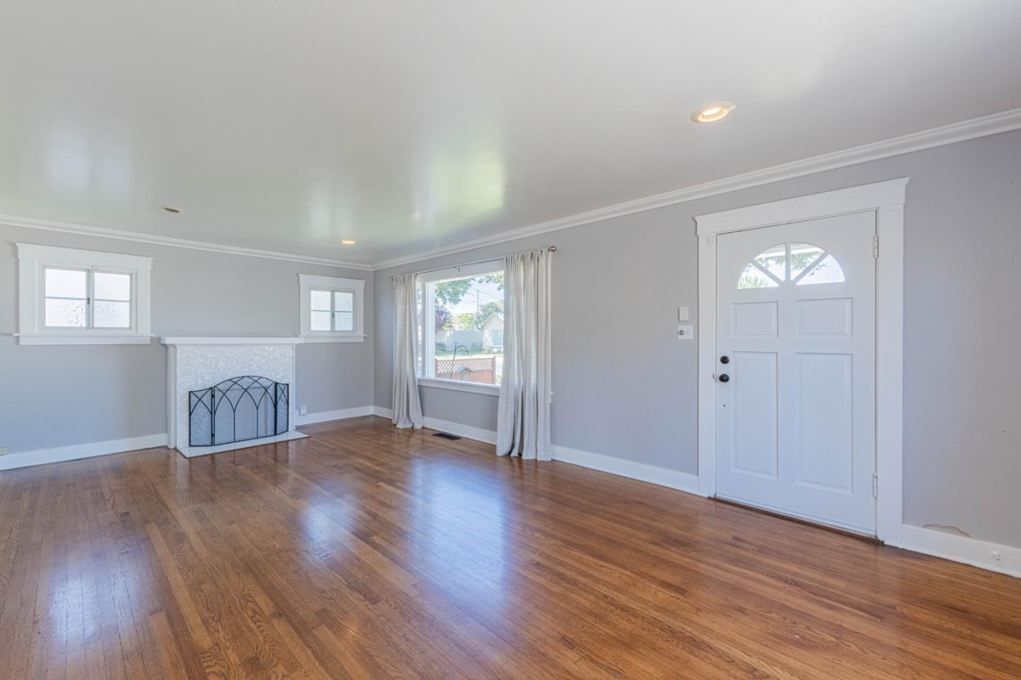 Detail Gallery Image 4 of 34 For 116 Oak St, Salinas,  CA 93901 - 1 Beds | 1 Baths