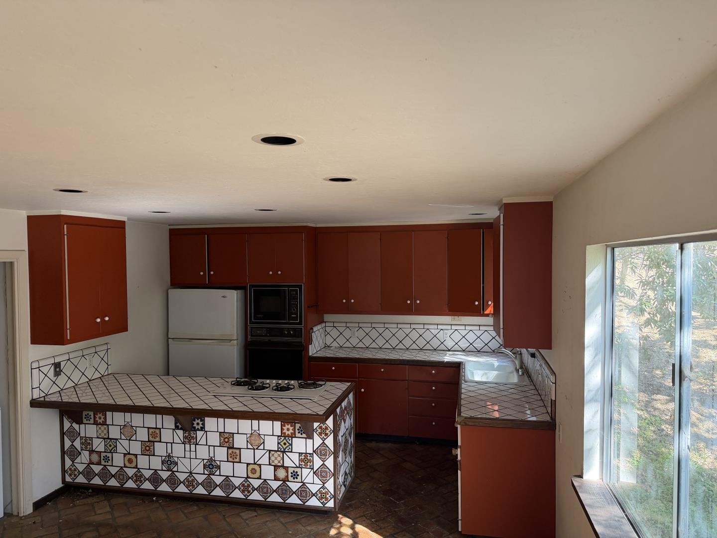 Detail Gallery Image 5 of 7 For 72 Fay Ave, San Carlos,  CA 94070 - 3 Beds | 3 Baths