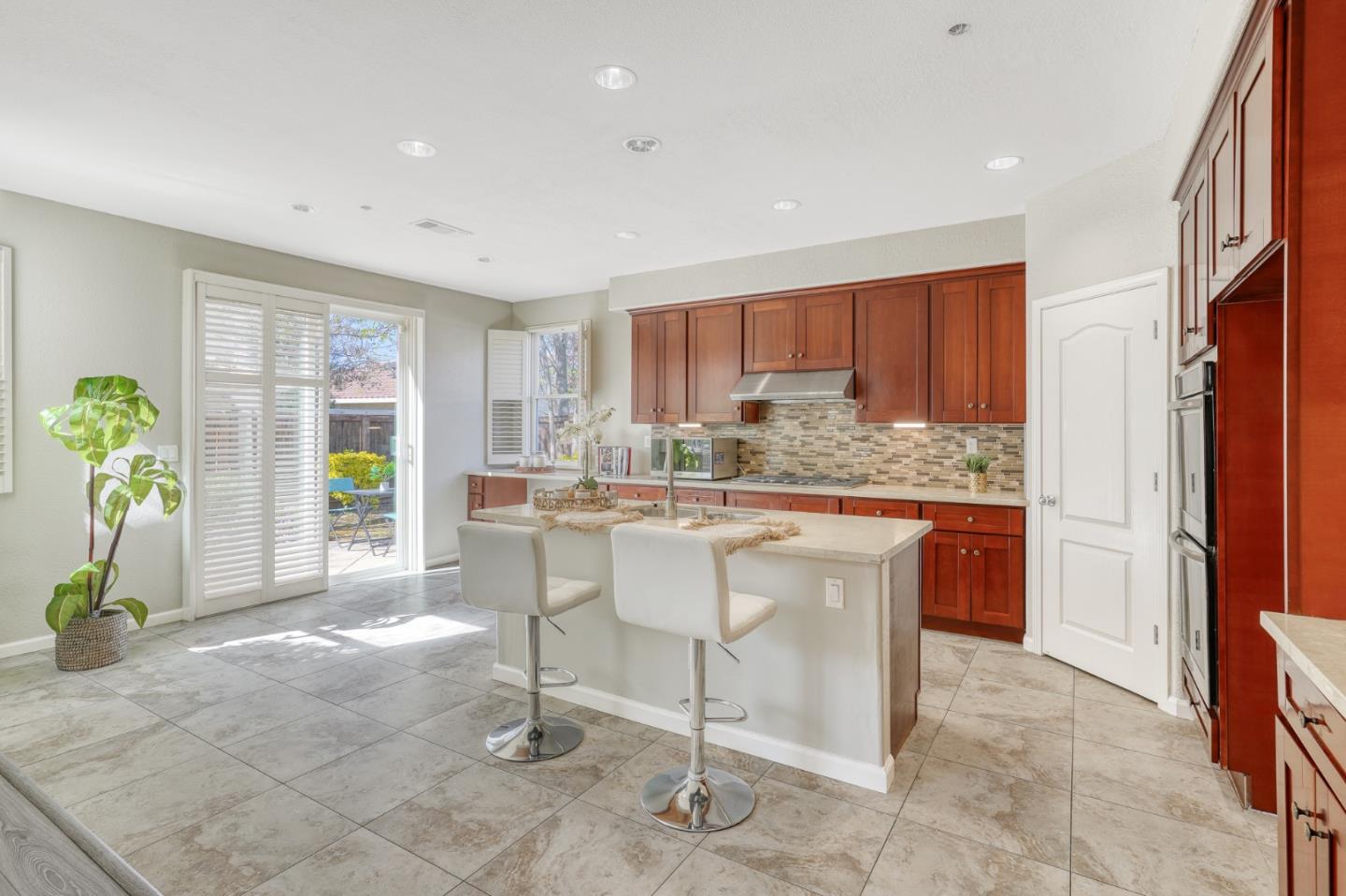 Detail Gallery Image 10 of 64 For 262 W Country Club Dr, Brentwood,  CA 94513 - 5 Beds | 3 Baths