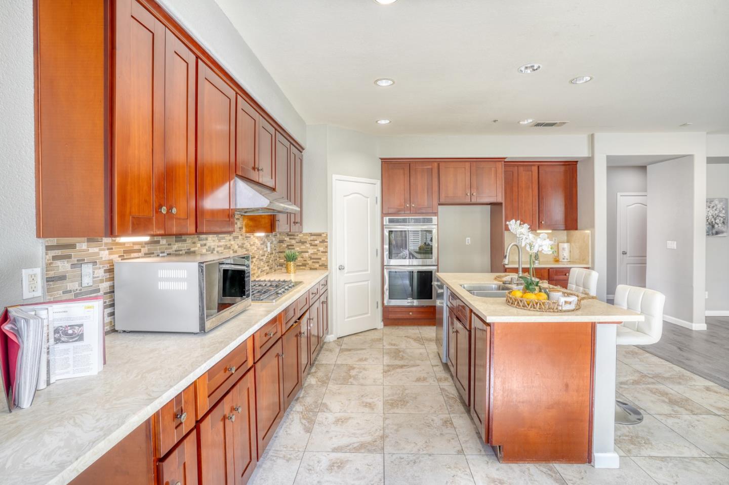 Detail Gallery Image 13 of 64 For 262 W Country Club Dr, Brentwood,  CA 94513 - 5 Beds | 3 Baths