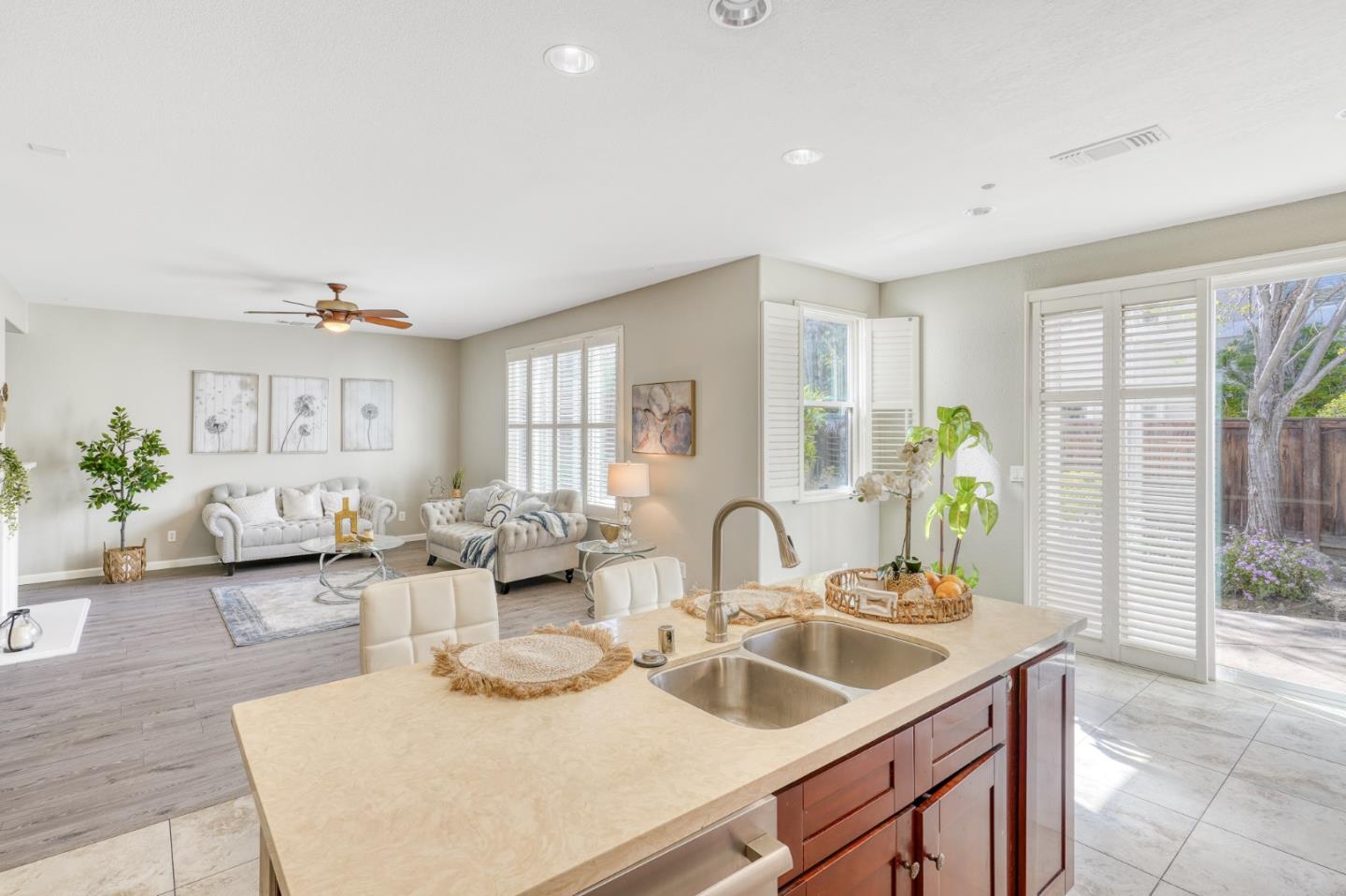 Detail Gallery Image 15 of 64 For 262 W Country Club Dr, Brentwood,  CA 94513 - 5 Beds | 3 Baths