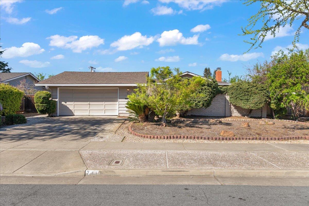 Detail Gallery Image 2 of 40 For 741 Saranac Dr, Sunnyvale,  CA 94087 - 4 Beds | 2 Baths