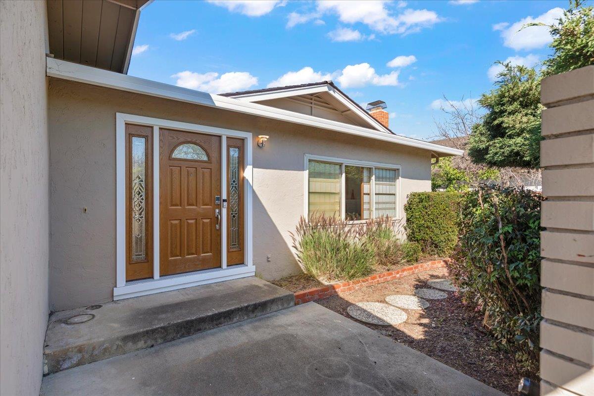 Detail Gallery Image 4 of 40 For 741 Saranac Dr, Sunnyvale,  CA 94087 - 4 Beds | 2 Baths