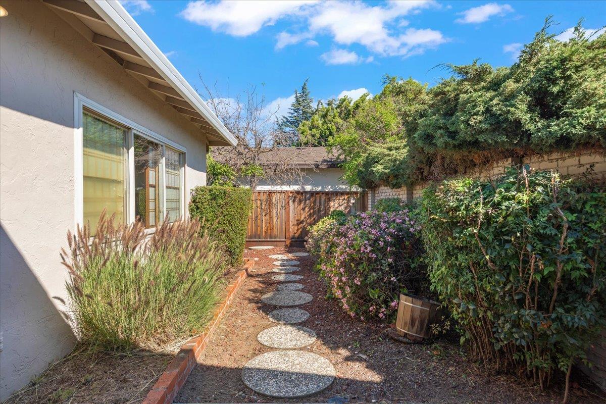 Detail Gallery Image 5 of 40 For 741 Saranac Dr, Sunnyvale,  CA 94087 - 4 Beds | 2 Baths