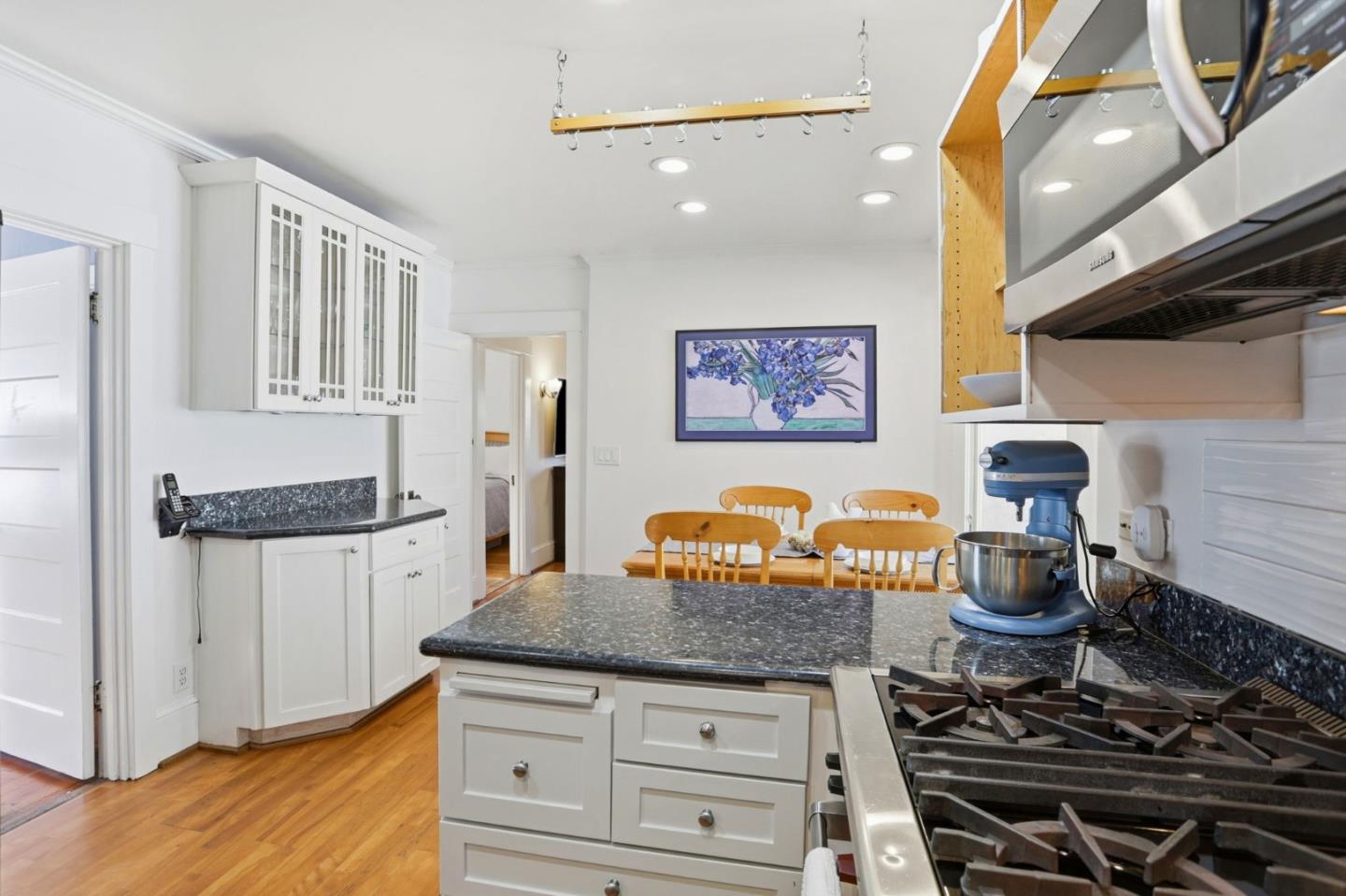 Detail Gallery Image 11 of 52 For 1068 Broadway Ave, San Jose,  CA 95125 - 2 Beds | 2 Baths