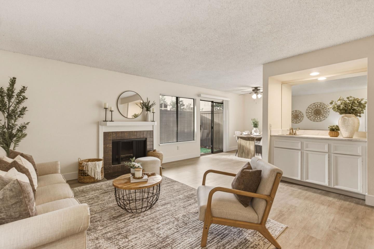 Detail Gallery Image 3 of 21 For 3701 Colonial Dr #197,  Modesto,  CA 95356 - 2 Beds | 2 Baths