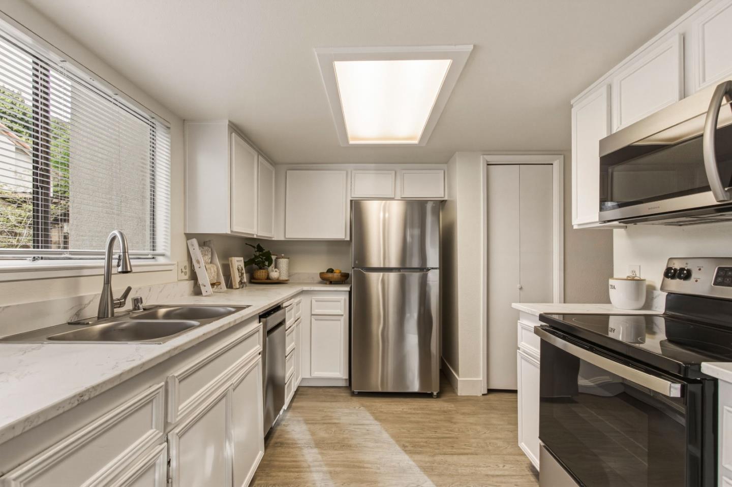 Detail Gallery Image 6 of 21 For 3701 Colonial Dr #197,  Modesto,  CA 95356 - 2 Beds | 2 Baths