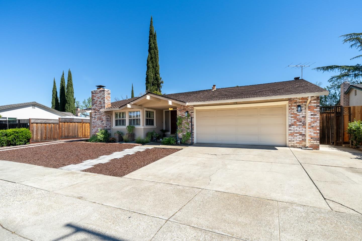 Detail Gallery Image 2 of 46 For 7680 Santa Paula Dr, Gilroy,  CA 95020 - 4 Beds | 2 Baths