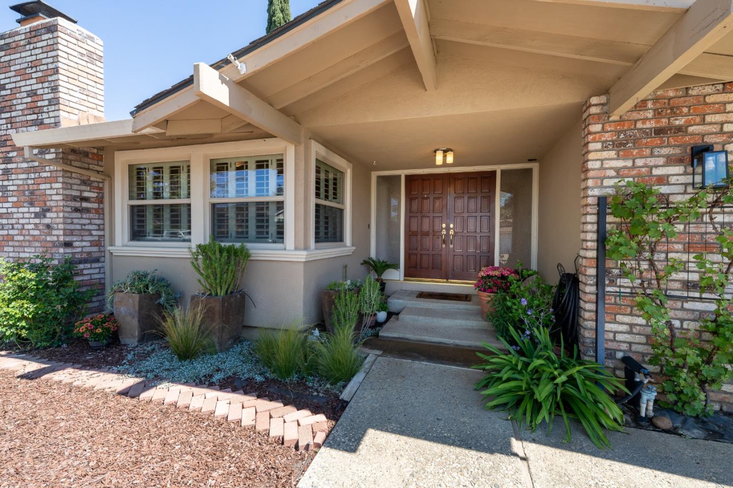 Detail Gallery Image 3 of 46 For 7680 Santa Paula Dr, Gilroy,  CA 95020 - 4 Beds | 2 Baths