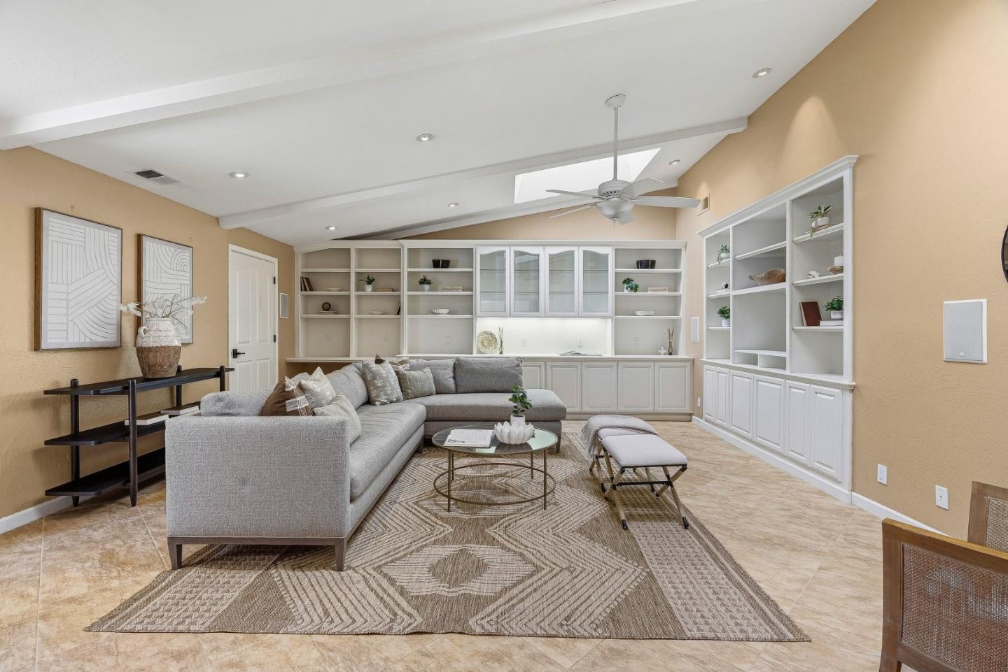 Detail Gallery Image 16 of 49 For 14850 Muleta Dr, Salinas,  CA 93908 - 4 Beds | 3 Baths