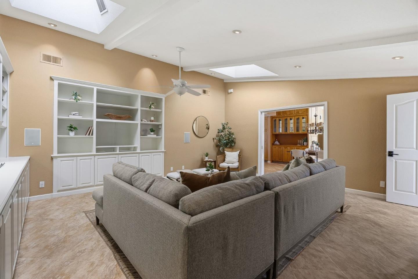 Detail Gallery Image 17 of 49 For 14850 Muleta Dr, Salinas,  CA 93908 - 4 Beds | 3 Baths