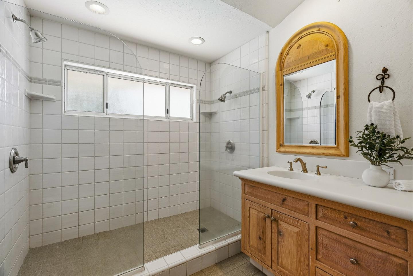 Detail Gallery Image 24 of 49 For 14850 Muleta Dr, Salinas,  CA 93908 - 4 Beds | 3 Baths