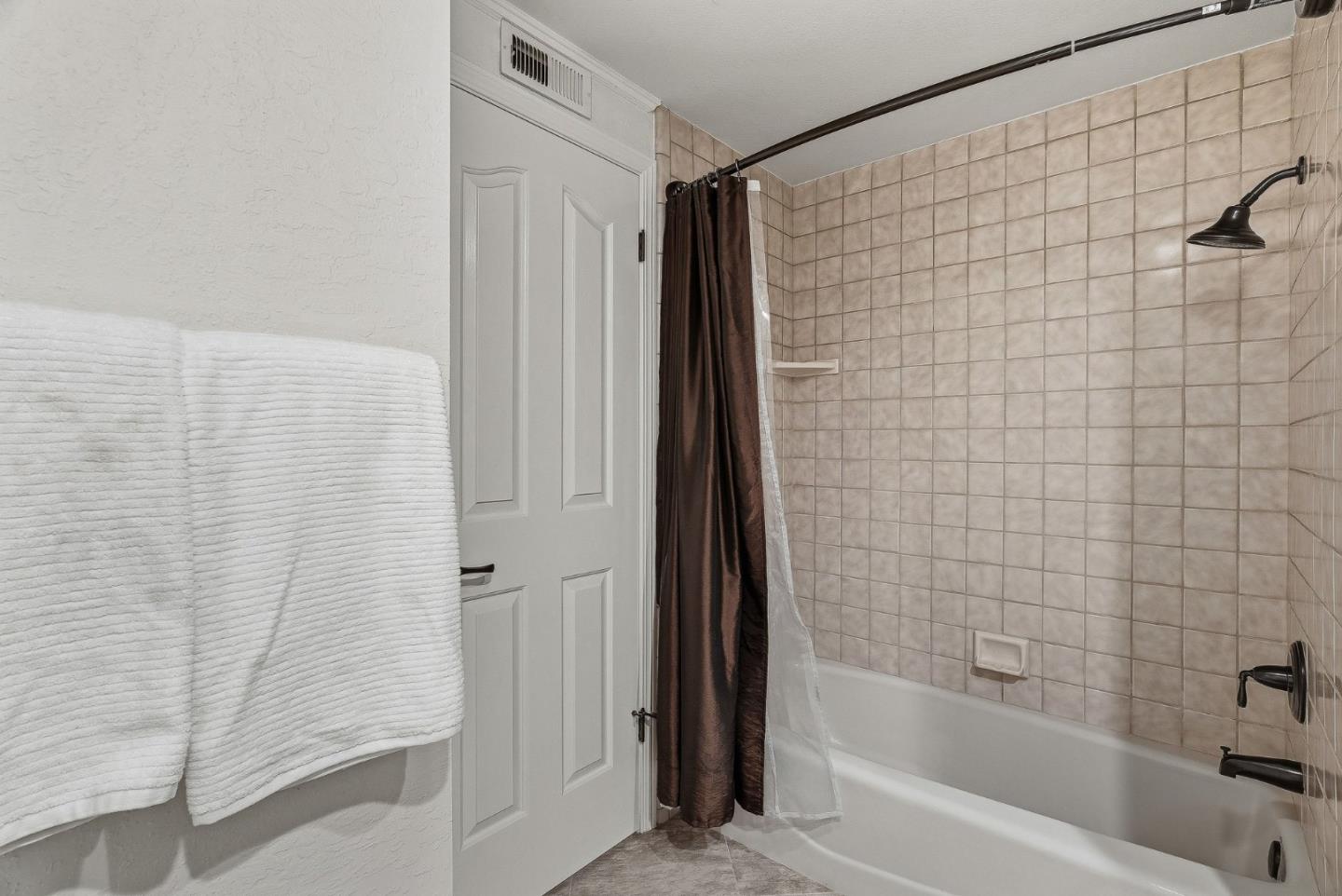 Detail Gallery Image 31 of 49 For 14850 Muleta Dr, Salinas,  CA 93908 - 4 Beds | 3 Baths