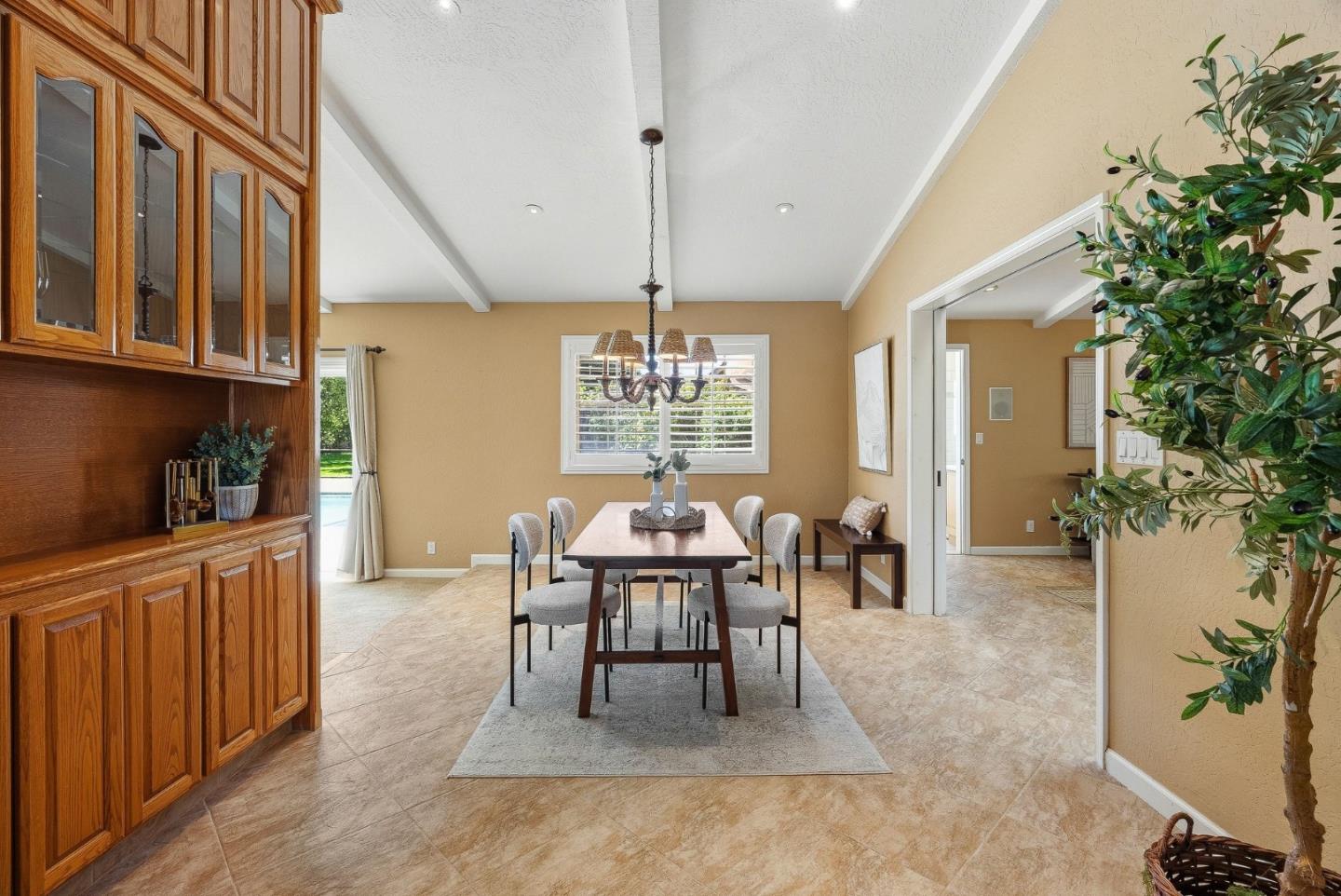 Detail Gallery Image 9 of 49 For 14850 Muleta Dr, Salinas,  CA 93908 - 4 Beds | 3 Baths