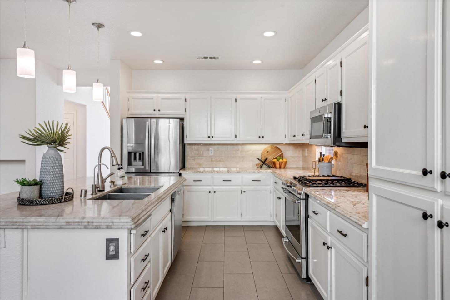 Detail Gallery Image 11 of 37 For 2231 Esperanca Ave, Santa Clara,  CA 95054 - 4 Beds | 3 Baths