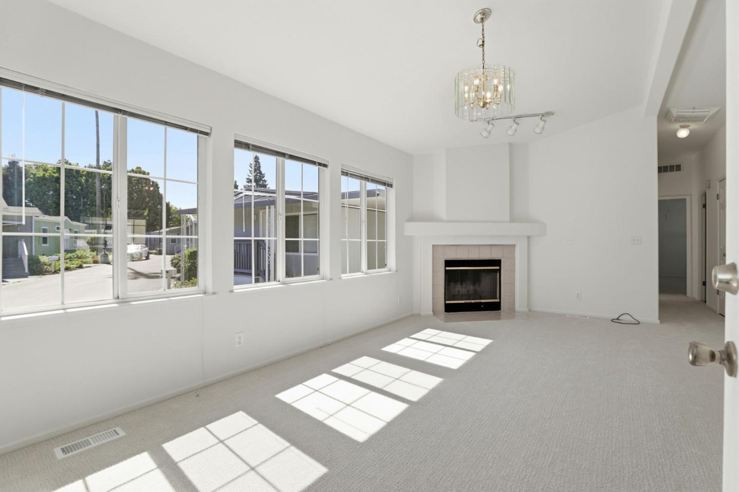 Detail Gallery Image 2 of 31 For 191 E El Camino Real #213,  Mountain View,  CA 94040 - 2 Beds | 2 Baths