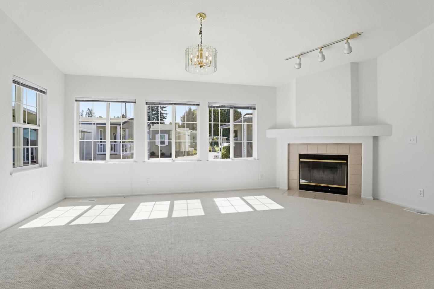 Detail Gallery Image 5 of 31 For 191 E El Camino Real #213,  Mountain View,  CA 94040 - 2 Beds | 2 Baths