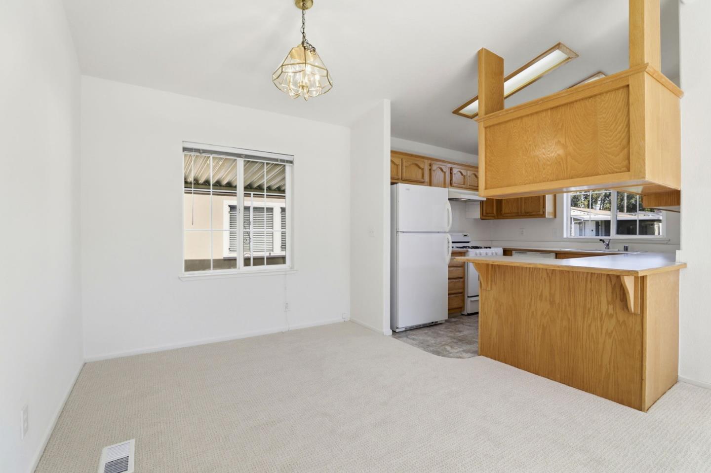 Detail Gallery Image 8 of 31 For 191 E El Camino Real #213,  Mountain View,  CA 94040 - 2 Beds | 2 Baths