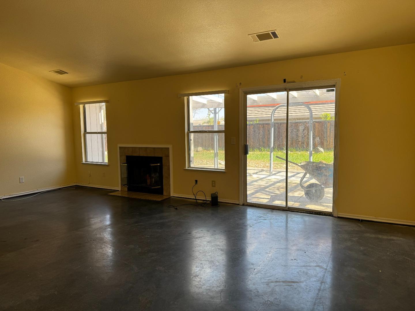 Detail Gallery Image 3 of 16 For 234 Oak View Ln, Oakley,  CA 94561 - 3 Beds | 2 Baths