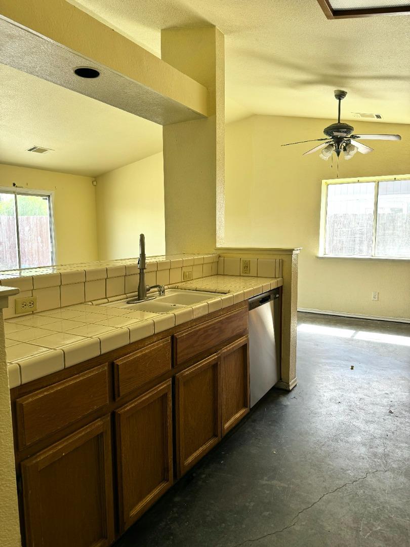 Detail Gallery Image 4 of 16 For 234 Oak View Ln, Oakley,  CA 94561 - 3 Beds | 2 Baths