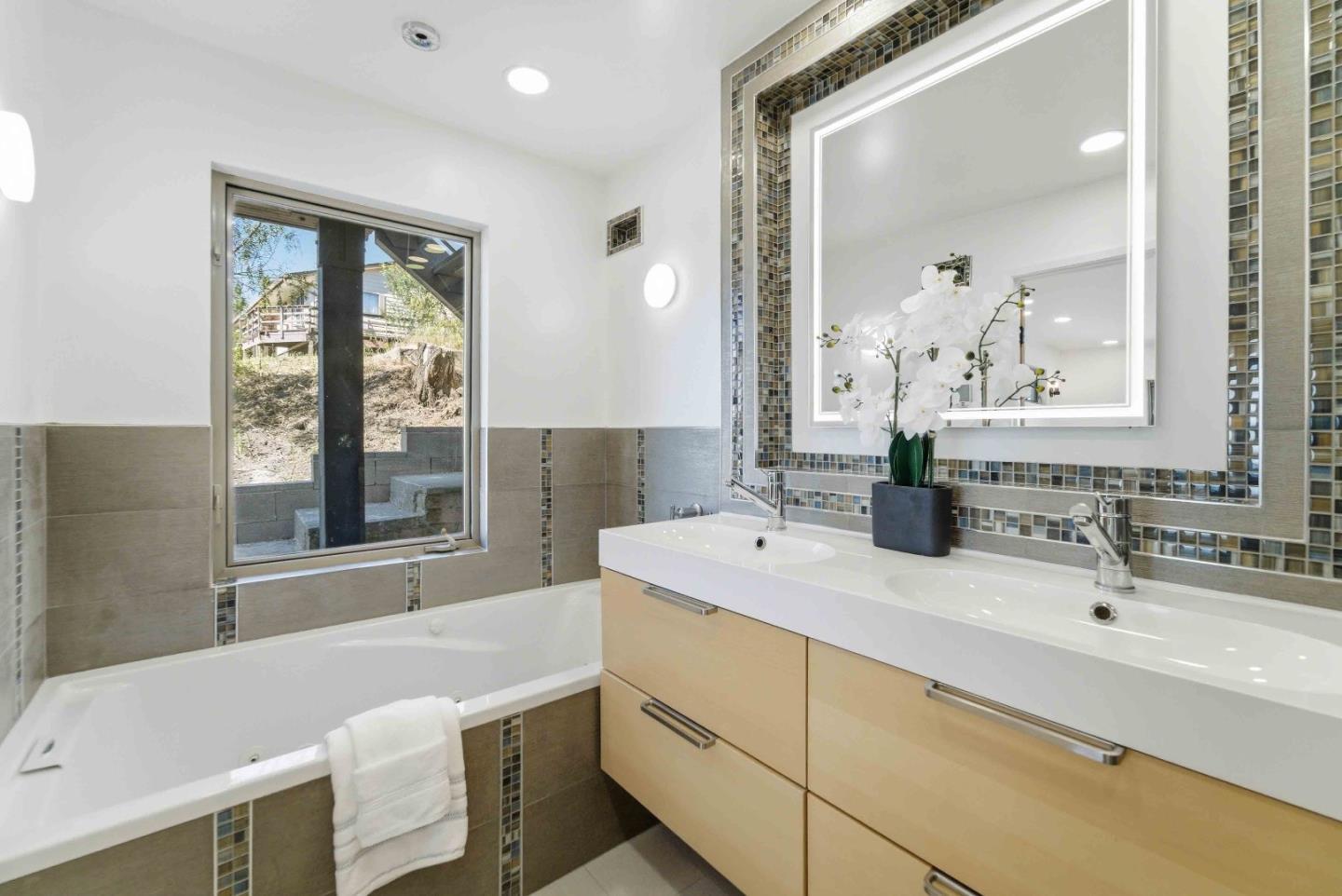 Detail Gallery Image 15 of 34 For 10116 Vista Valle Ct, San Jose,  CA 95127 - 4 Beds | 3 Baths