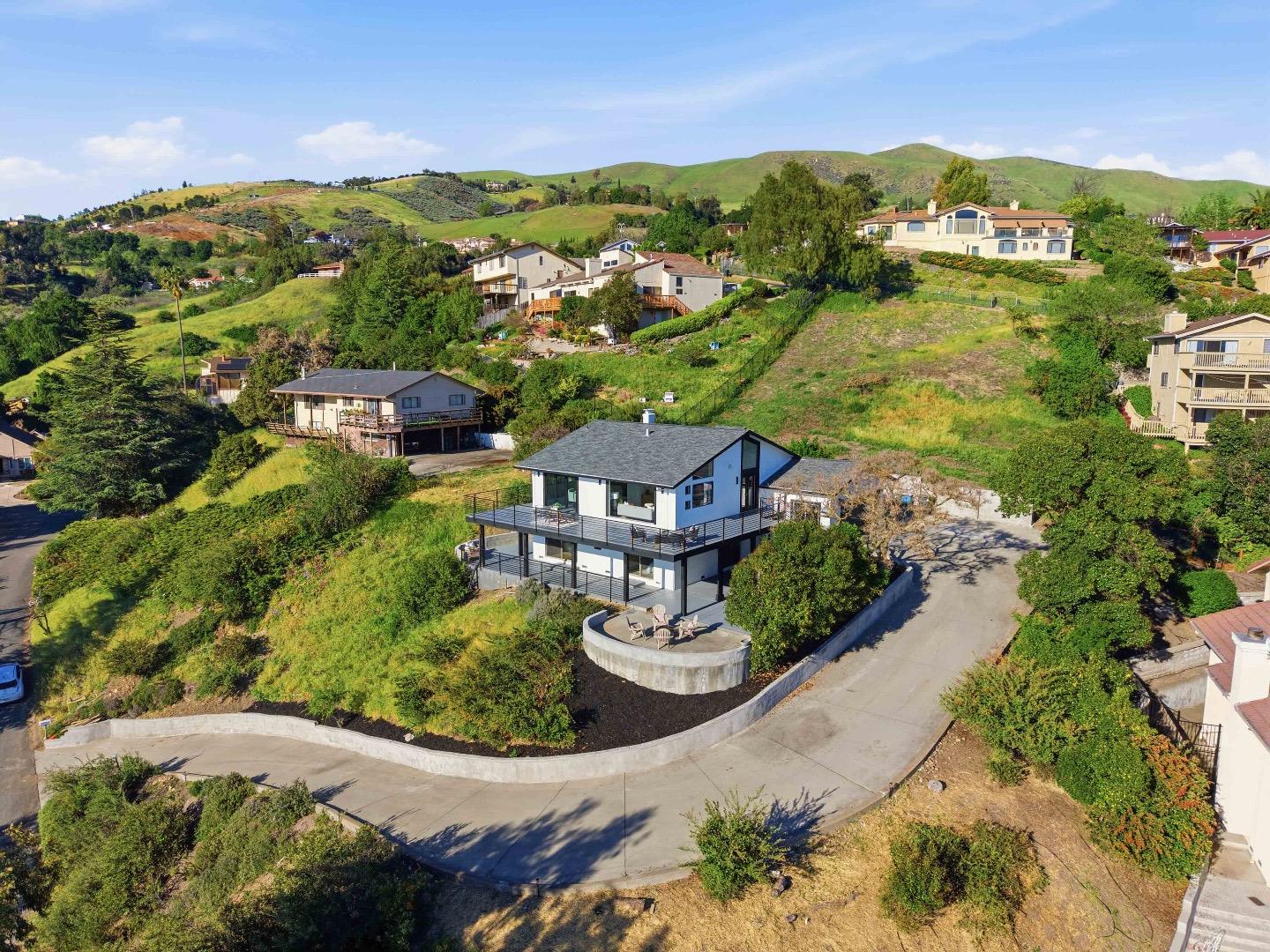 Detail Gallery Image 27 of 34 For 10116 Vista Valle Ct, San Jose,  CA 95127 - 4 Beds | 3 Baths