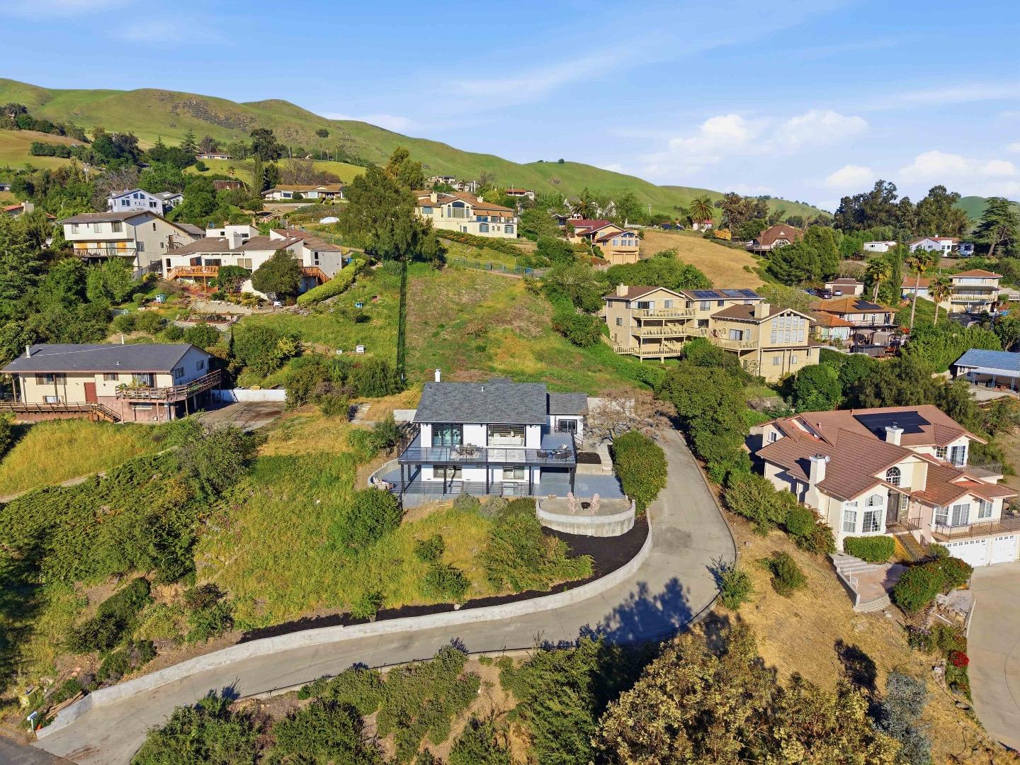 Detail Gallery Image 30 of 34 For 10116 Vista Valle Ct, San Jose,  CA 95127 - 4 Beds | 3 Baths